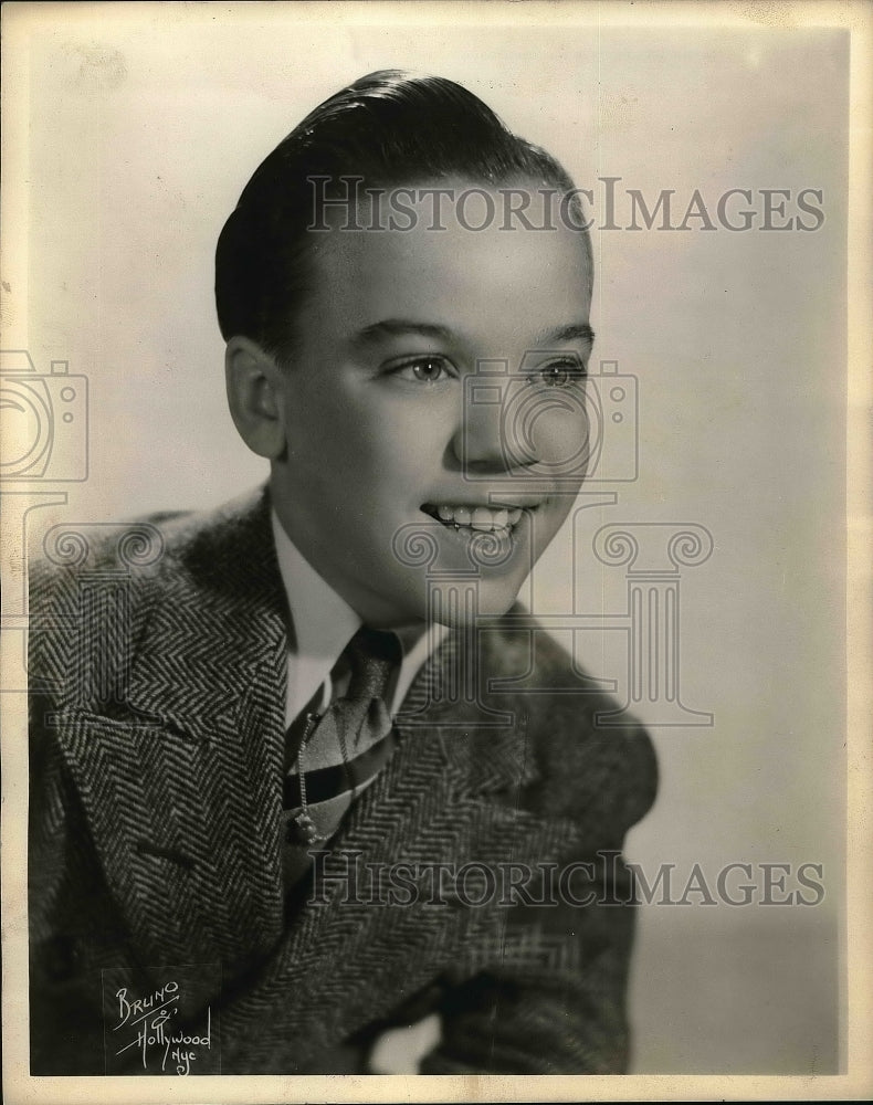 1944 Paul Castle, featured in "Hats Off to Ice"  - Historic Images
