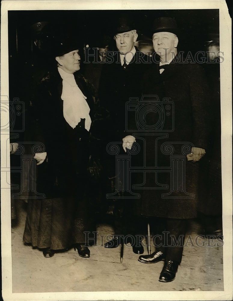 1919 Press Photo Mn. Josephus Laniels United States Sec of Navy and wife - Historic Images