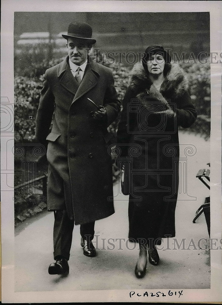 1934 Captain Miles and wife on way to Court  - Historic Images