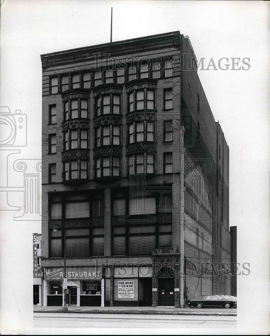 1969 Press Photo Cleveland Historic Building Exterior Medina Restaurant - Historic Images