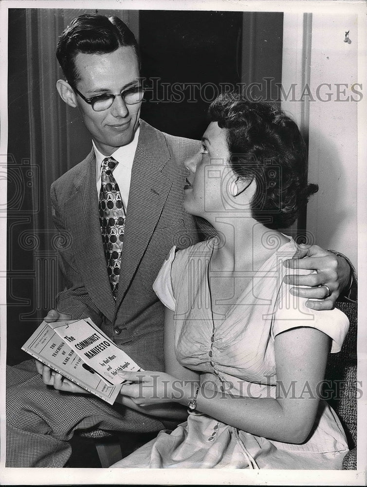 1954 Mrs. Valerie Dillon a Communist Undercover informer and her - Historic Images