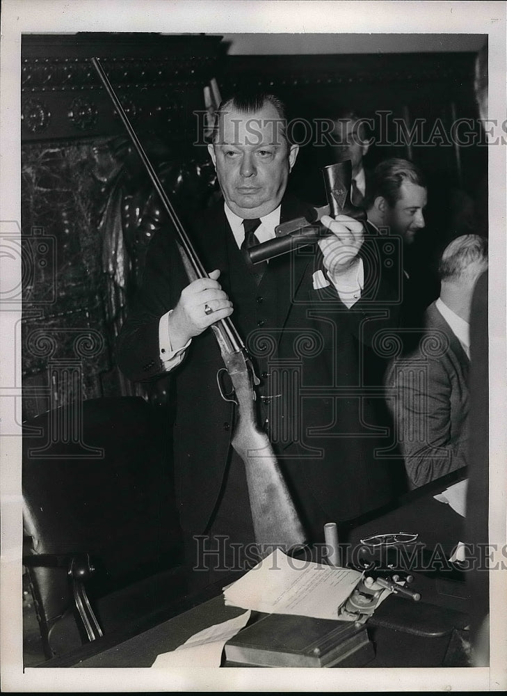 1937 Mayor Wilson with guns from "Minute - Historic Images