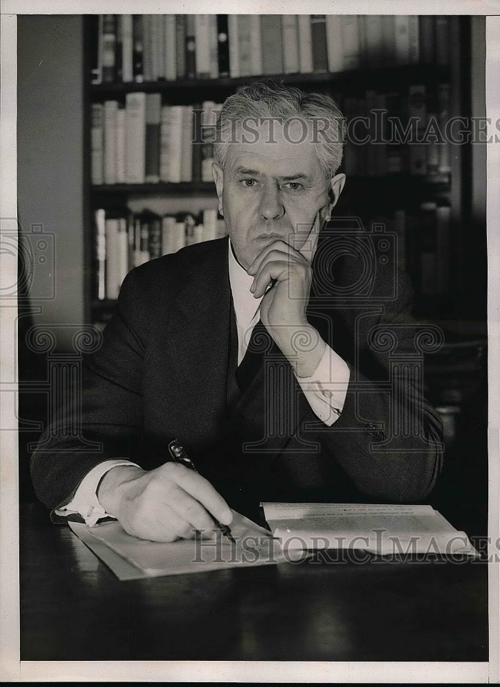 1938 William E. Gilroy N.E.A. Columnist In His Study  - Historic Images