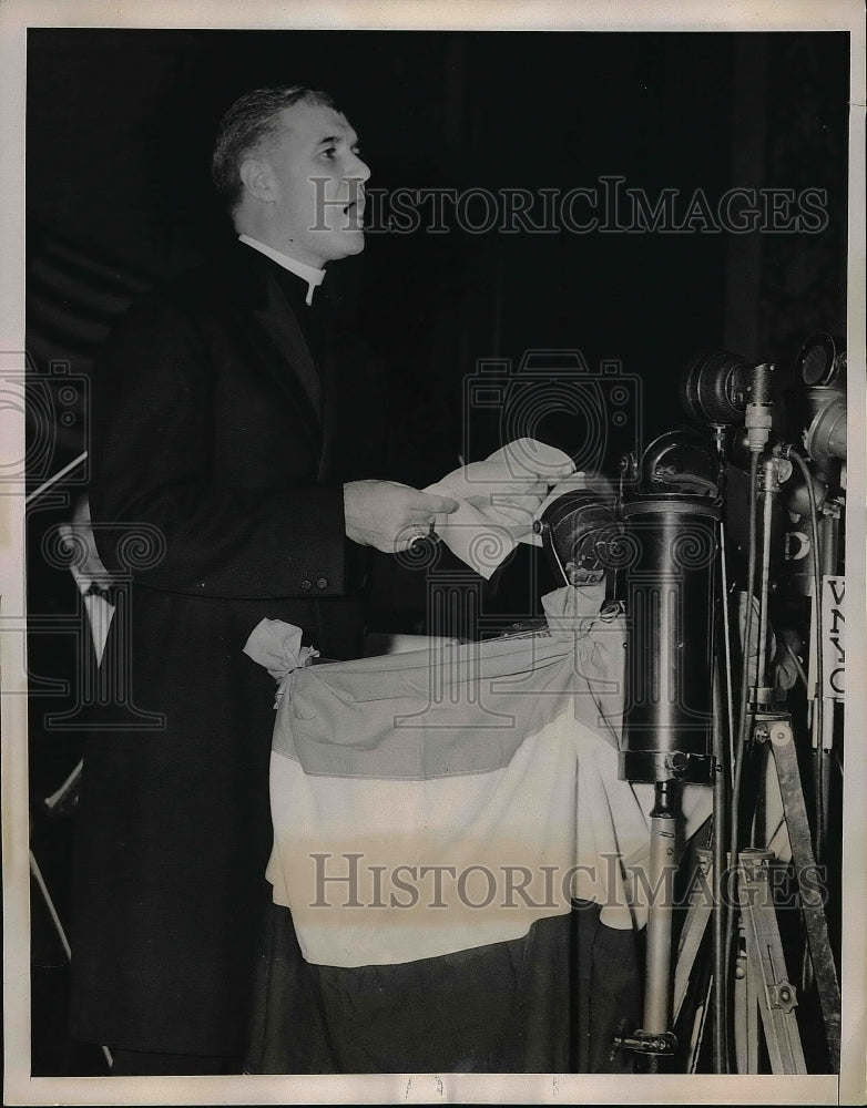 1938 Press Photo Bishop Stephen J. Donahue Addresses Anti-Nazi Rally - nea53576 - Historic Images