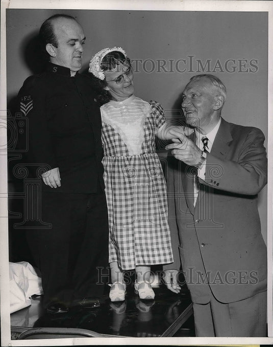 1953 Sergeant James Cooper & Wife Lillian Talk With Sergeant Major - Historic Images