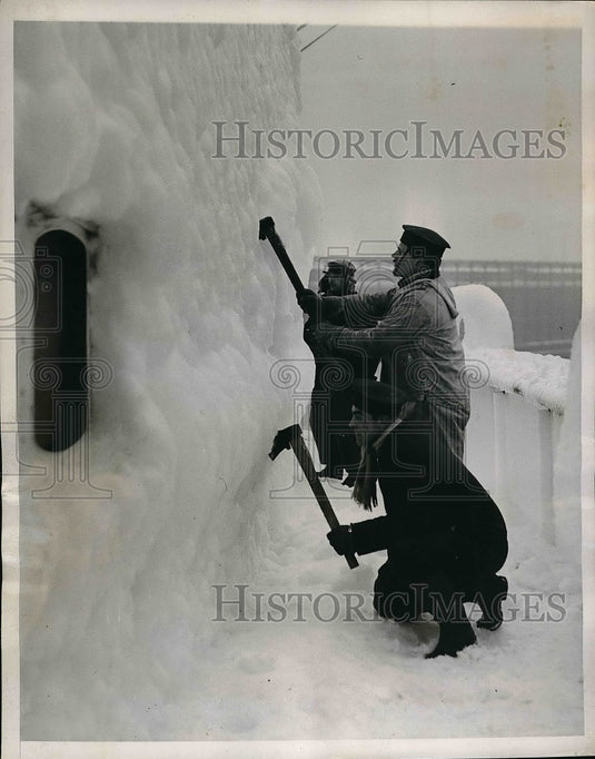 1936 Press Photo View Of Sailors Removing Ice From The Gydnia American Liner - Historic Images