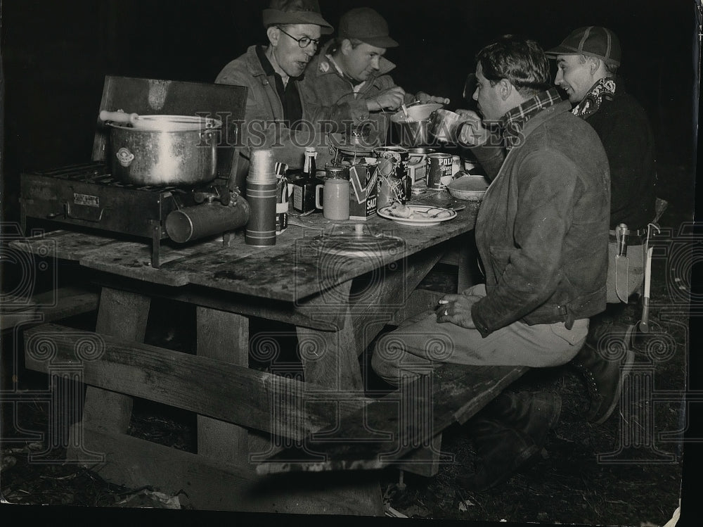 1938 Press Photo group of hunters at their campsite in Cantrell Creek wilderness-Historic Images