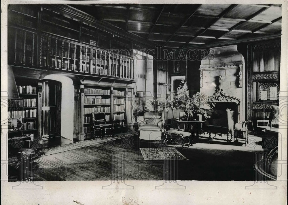 1937 Press Photo View Of The Duke Of Windsor&#39;s Library In Chateau Of De Cande - Historic Images