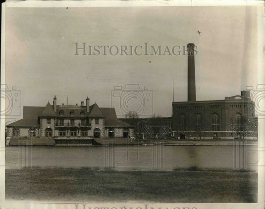 1930 Famous Chimney's At Harvard University Being Torn Down - Historic Images