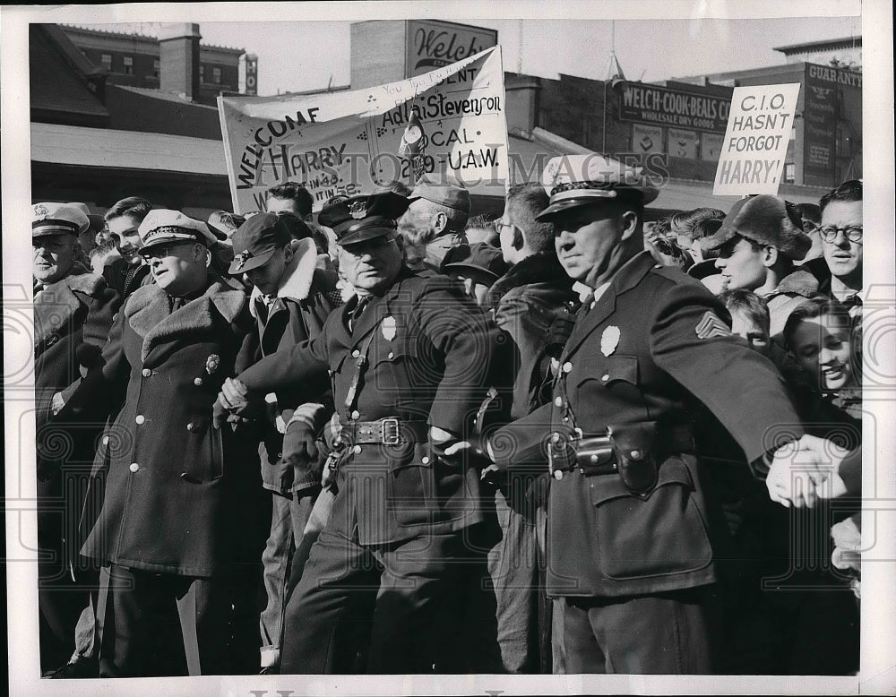 1952 Press Photo Police Form Human Chain At President Harry Truman Event - Historic Images