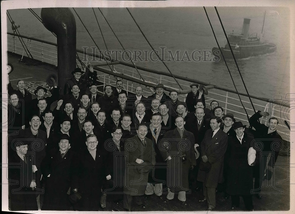 1937 Press Photo The Budapest University Chorus Aboard A Ship - Historic Images