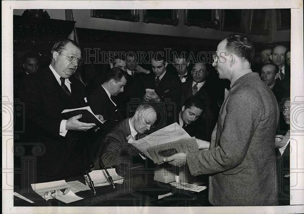 1937 Philadelphia Mayor Davis Wilson, Magistrate At Hearing - Historic Images