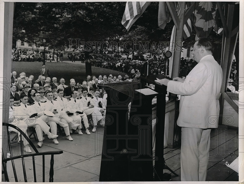 1937 Press Photo Philadelphia Mayor S. Davis Wilson Addresses Independence Hall - Historic Images