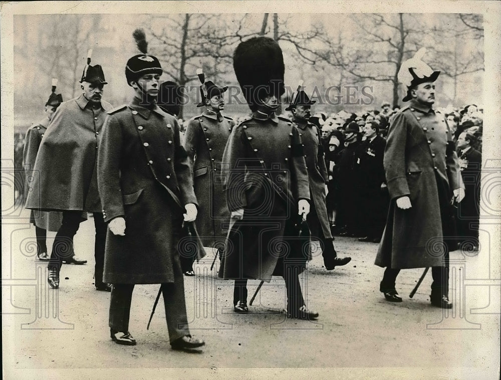 Press Photo Prince Of Wales &amp; Prince Arthur Of Connaught At Memorial - nea53849 - Historic Images