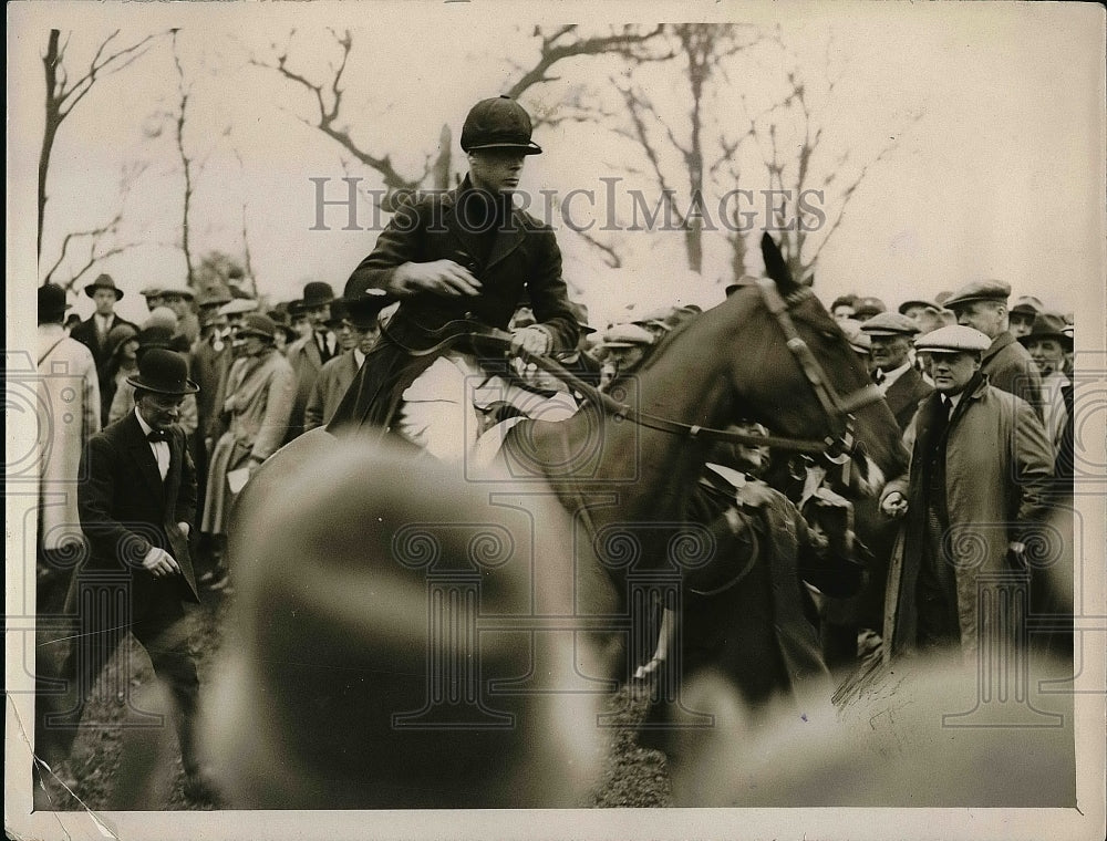 1928 Press Photo H.R.H. Prince Of Wales In The Paddock Before Guards Race - Historic Images