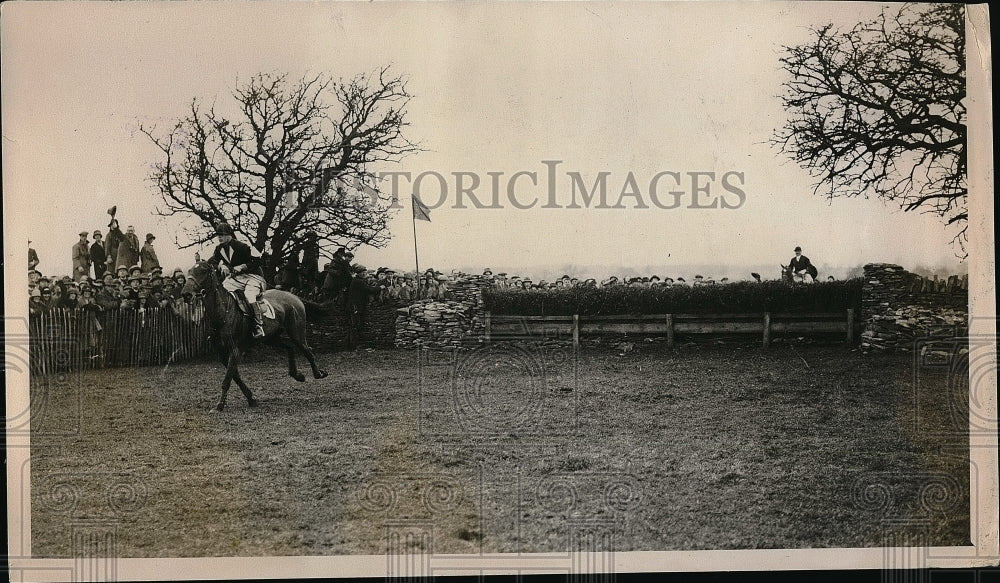 1928 Press Photo Prince of Wales won the Welsh Guards Race on his horse Gegomme - Historic Images