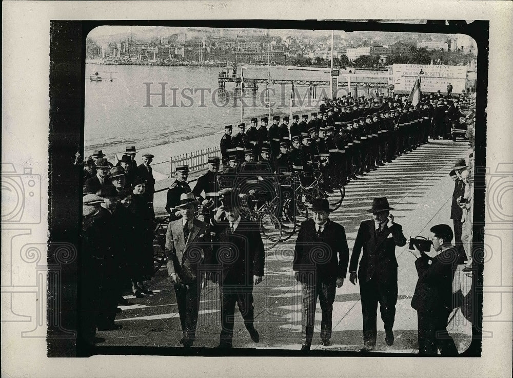 1933 Jimmy Walker Ex Mayor Of New York with Local cops  - Historic Images