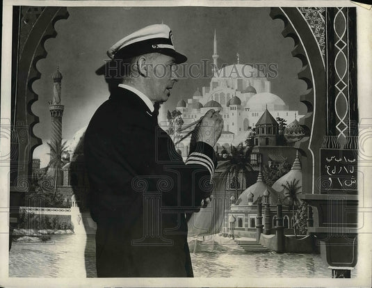 1933 Press Photo Cheif Steward Harry Moore - Historic Images