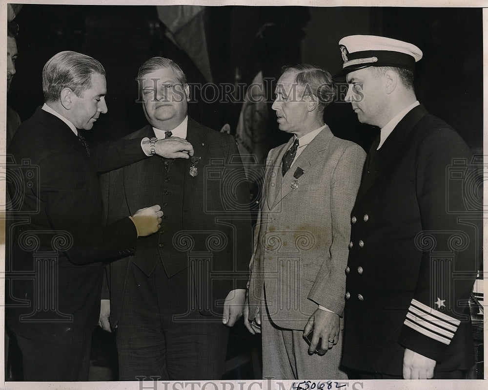 1938 Press Photo City Councilman Charles Keegan &amp; Floatman Bill Murray - Historic Images