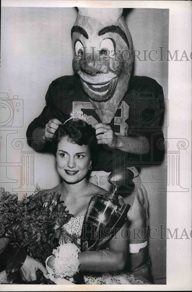 1955 Ann Campbell Being Crowned  - Historic Images