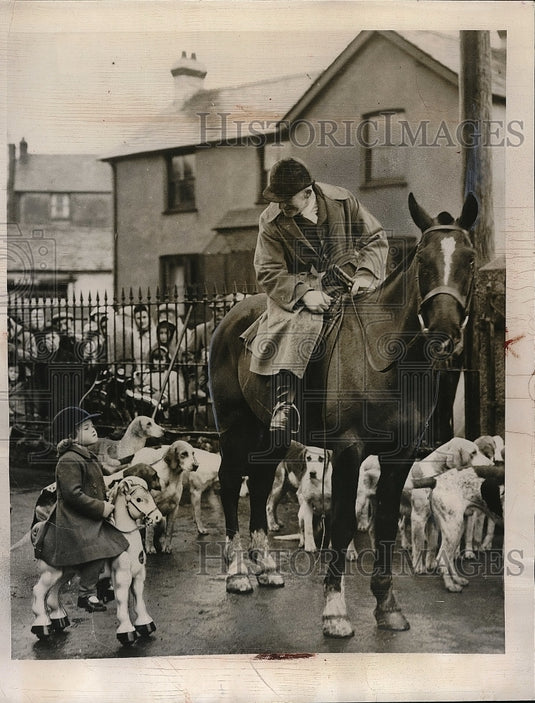 1949 Paulin Horton & Charles Wooldridge Huntsman  - Historic Images