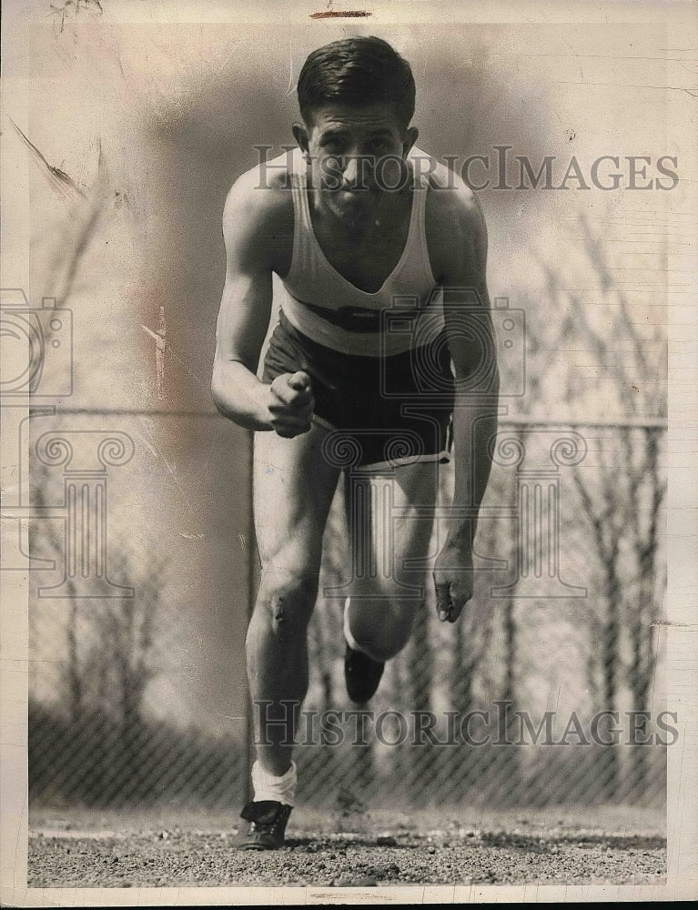 1942 Press Photo Ed Pekarek Track And Field Sprinter Starting Off - Historic Images