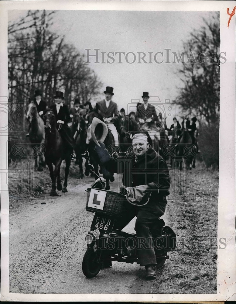 1950 Herb Allen All Ready to Pursue Hounds in Fox Hunt  - Historic Images