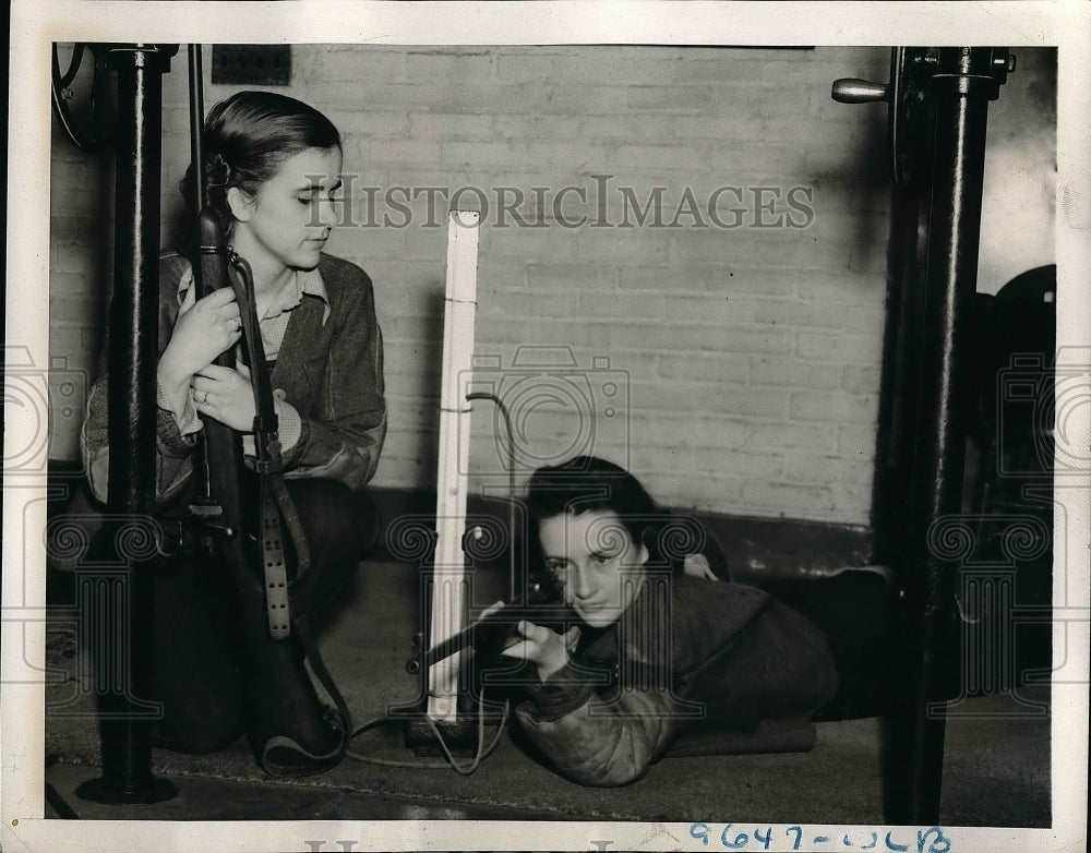 1940 Gerry Yeatmen &amp; Ellen Gillis Practice Marksmanship  - Historic Images