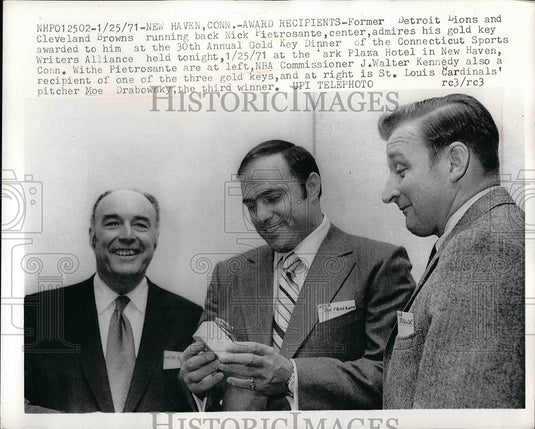 1971 Press Photo 30th Annual Gold Key Dinner Writers Alliance - nea54577 - Historic Images