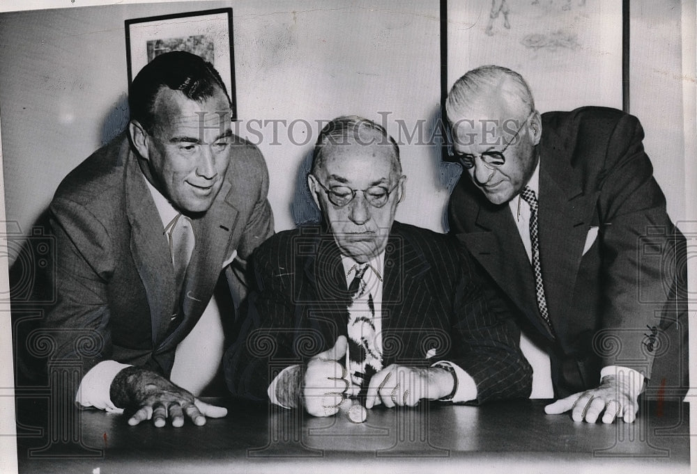 1952 Press Photo Dan Toping NY Yankees &amp;Pres of American League Charles Harridge - Historic Images