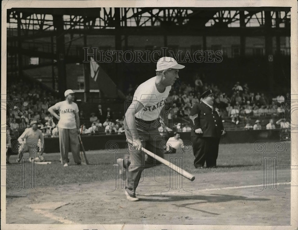 1941 Vice Pres. Wallace up at bad at baseball game  - Historic Images