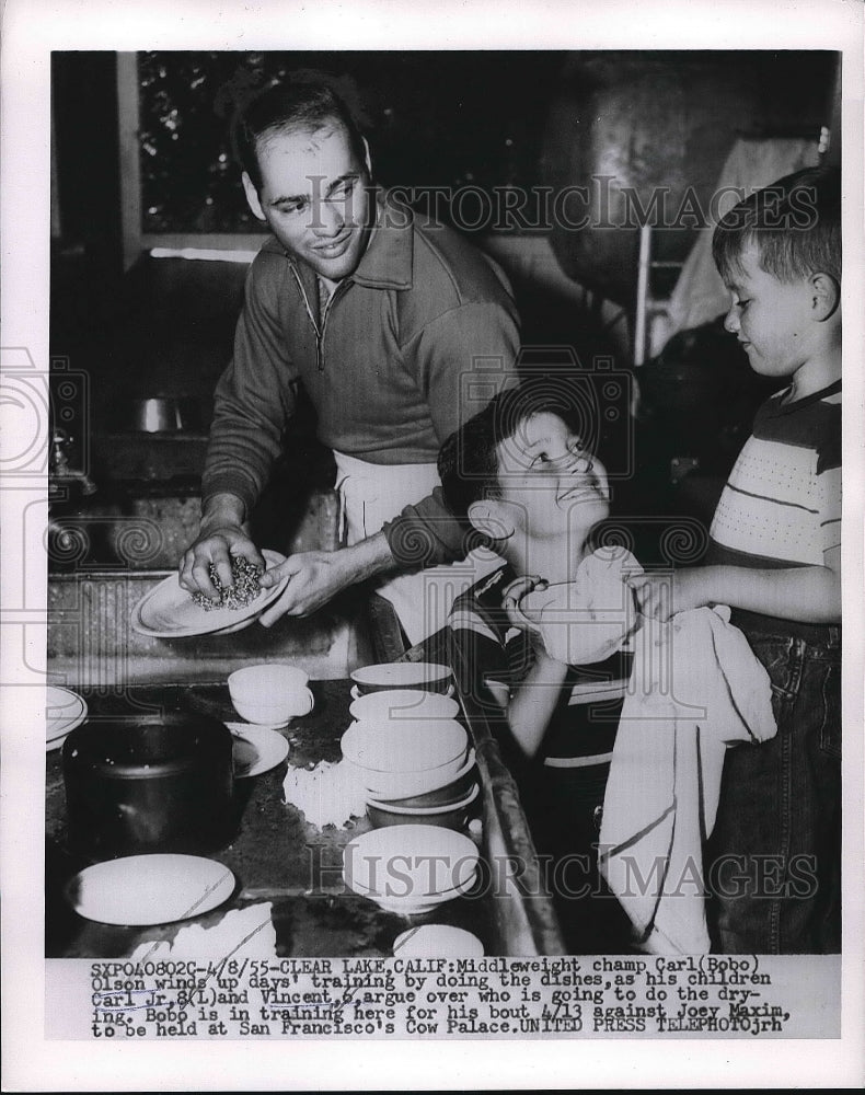 1955 middleweight champ Carl Olson with his kids Carl Jr and Vincent - Historic Images