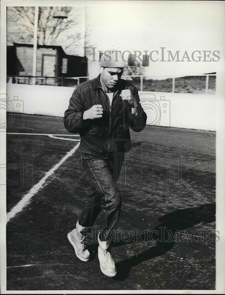 1962 Press Photo Middleweight boxer Carl Olson in training - nea54843 - Historic Images