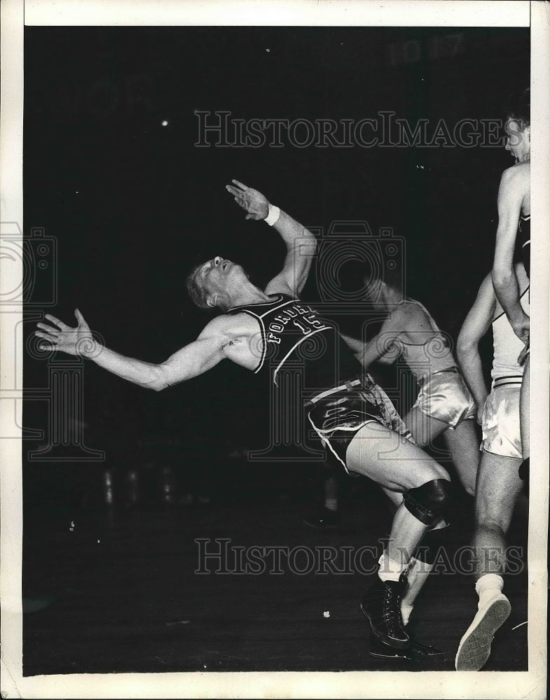 1943 George Cheverko Fordham University Collides With Kentucky Team - Historic Images