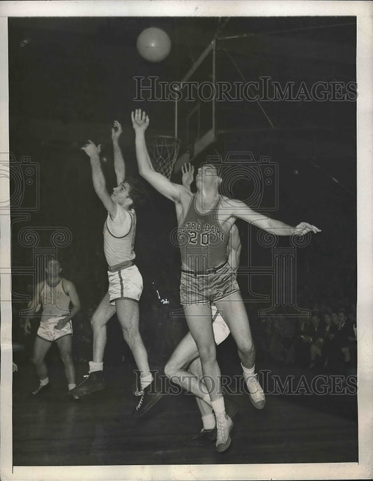1946 NYU's Dan Foreman Battles Notre Dame's Boryla For Rebound - Historic Images