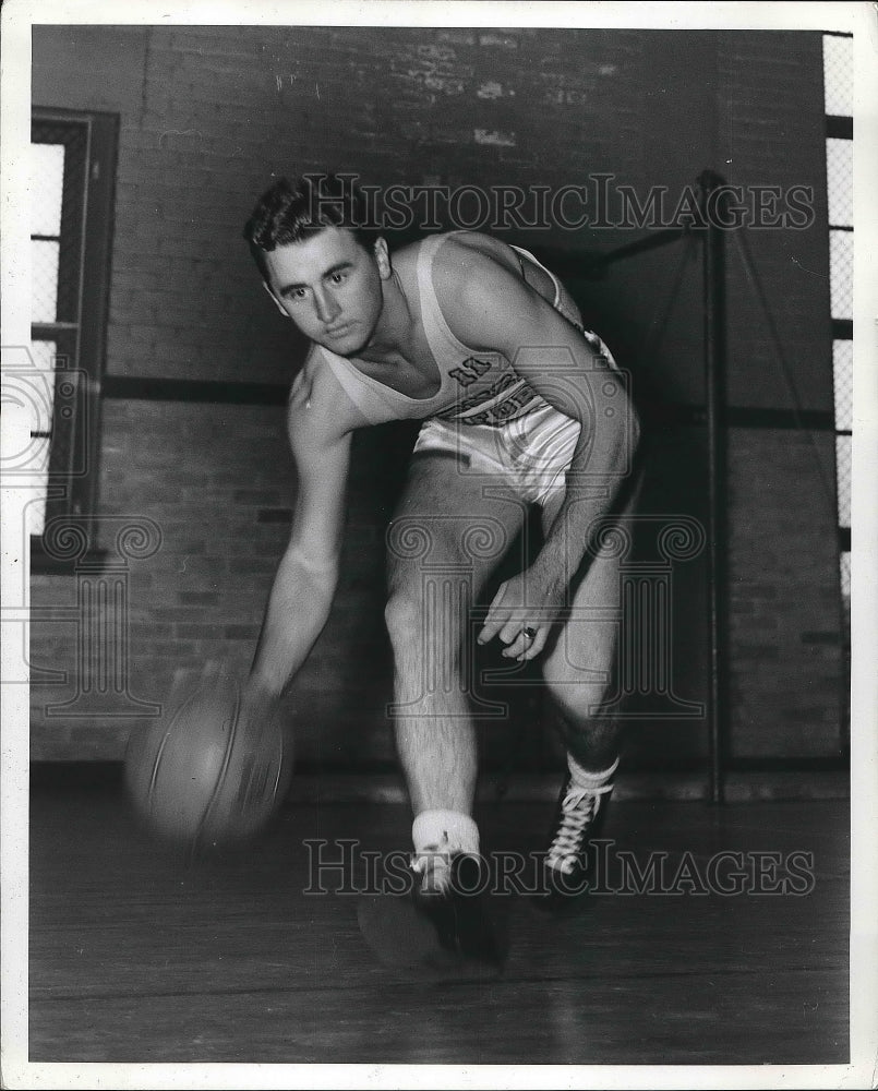 1940 University of Southern California basketball player John Luber - Historic Images