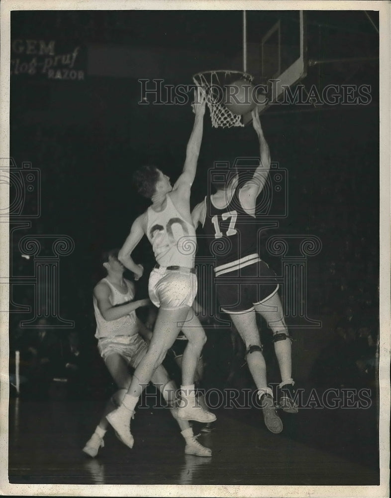 1942 Press Photo College basketball players Joe Lauren and Fred Lewis-Historic Images