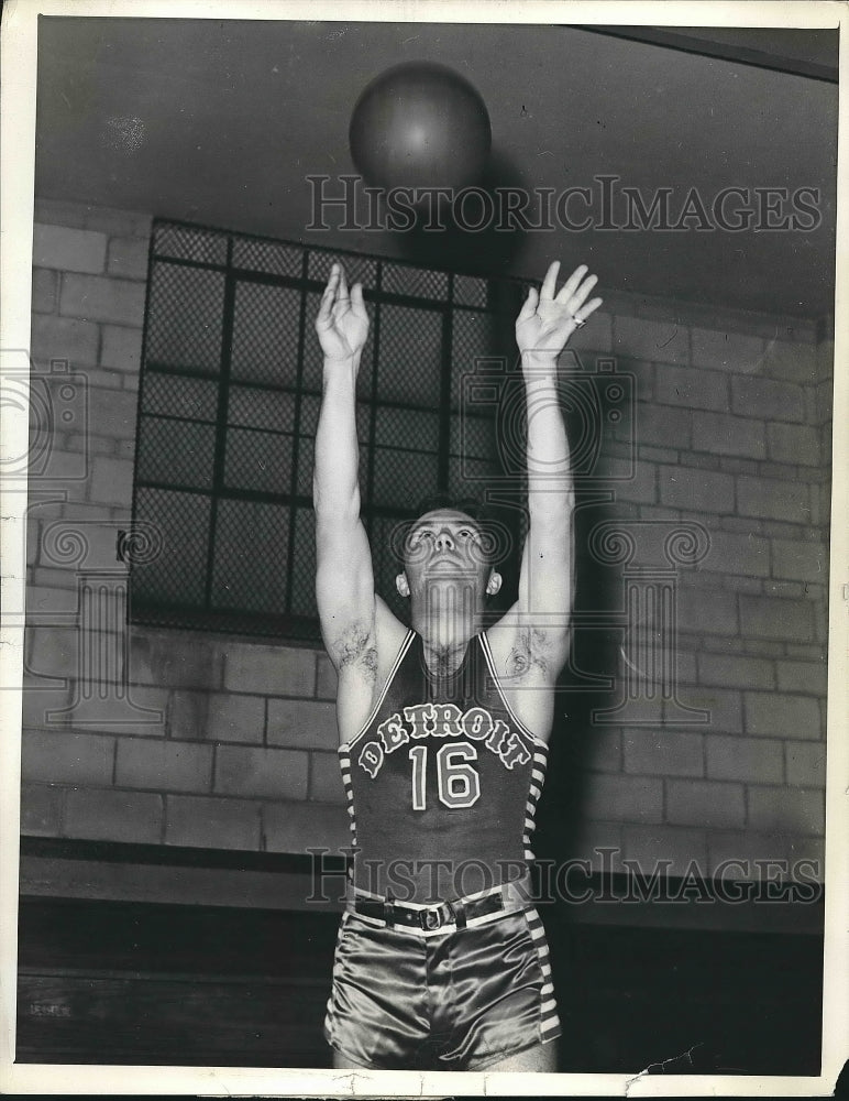 1940 University of Detroit basketball player Nick Pegan  - Historic Images