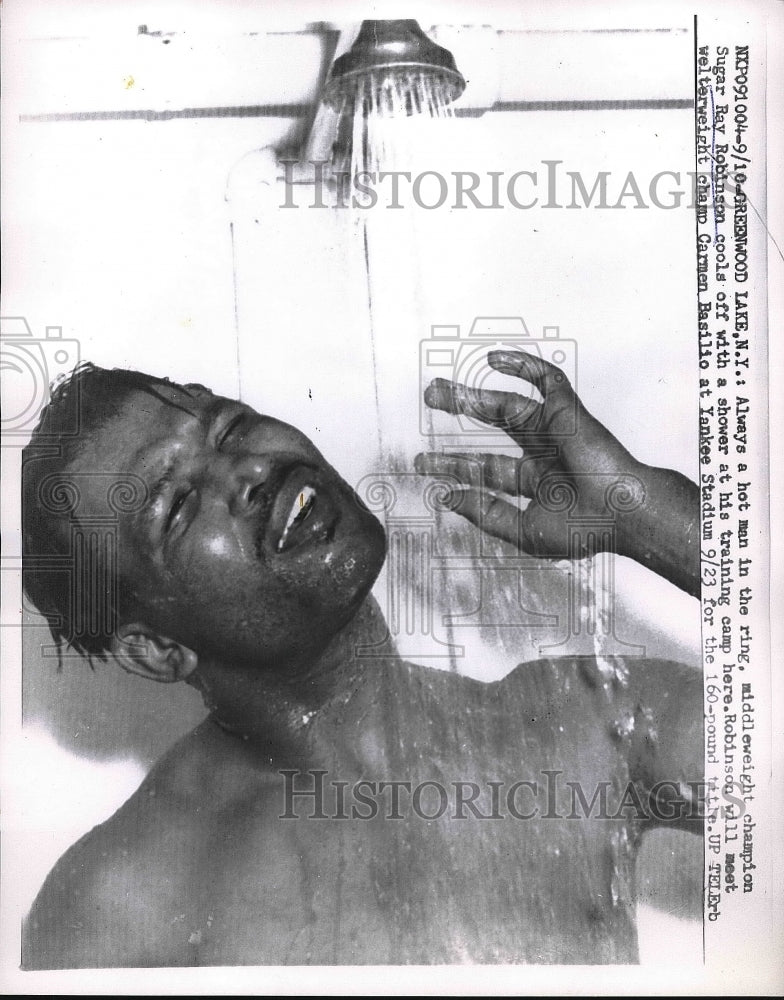 1957 Press Photo Sugar Ray Robinson Showers After Training - Historic Images
