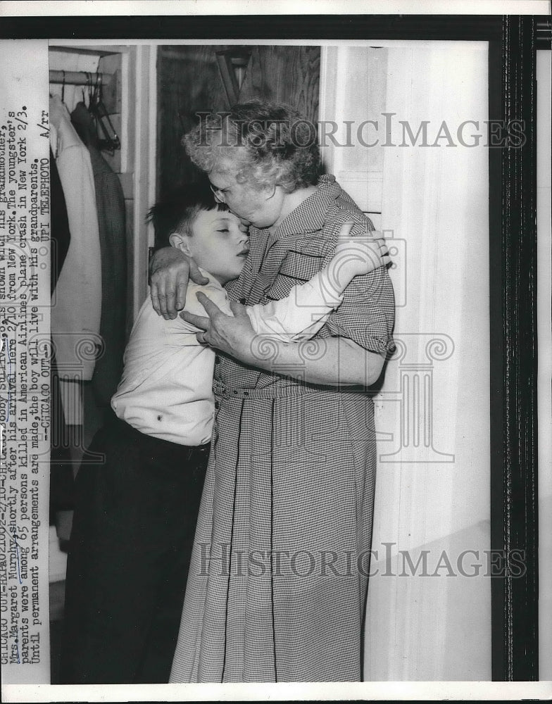 1959 Bobby Sullivan Hugs Grandmother, Margaret Murphey, in Chicago - Historic Images