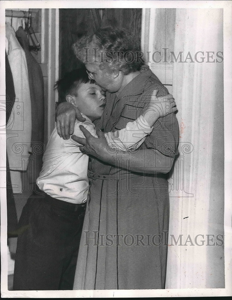 1959 Press Photo Bobby Sullivan and his grandmother Mrs. Margaret Murphy - Historic Images