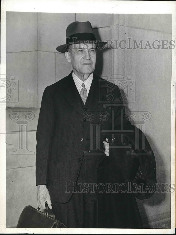 1944 Eugene Nelson Sanctuary appearing in federal court  - Historic Images