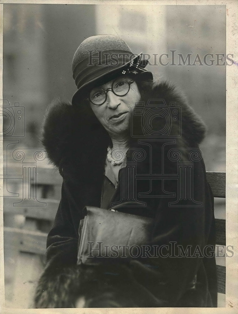 1925 Press Photo Mrs Elizabeth Carl Sells Over $1 Million Dollars in Insurance - Historic Images