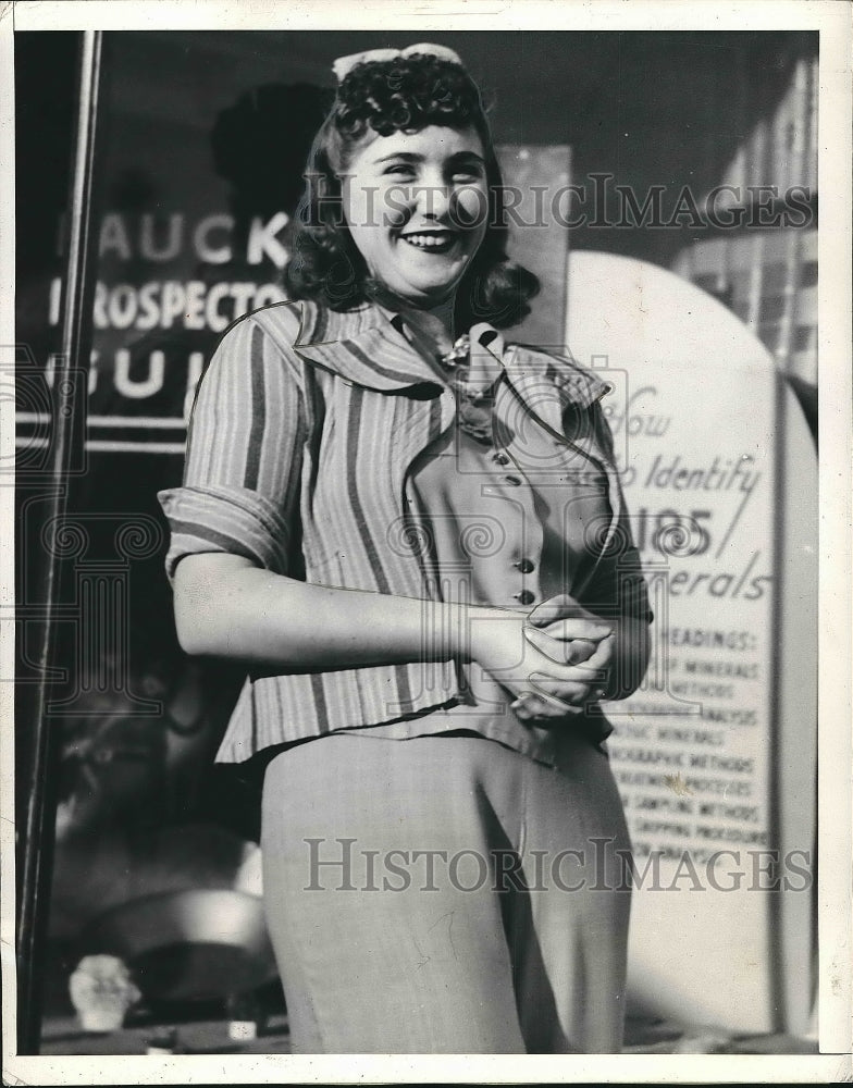 1941 Edith Van Randt, 14 yr. old eloper, shot during hold up in Reno - Historic Images