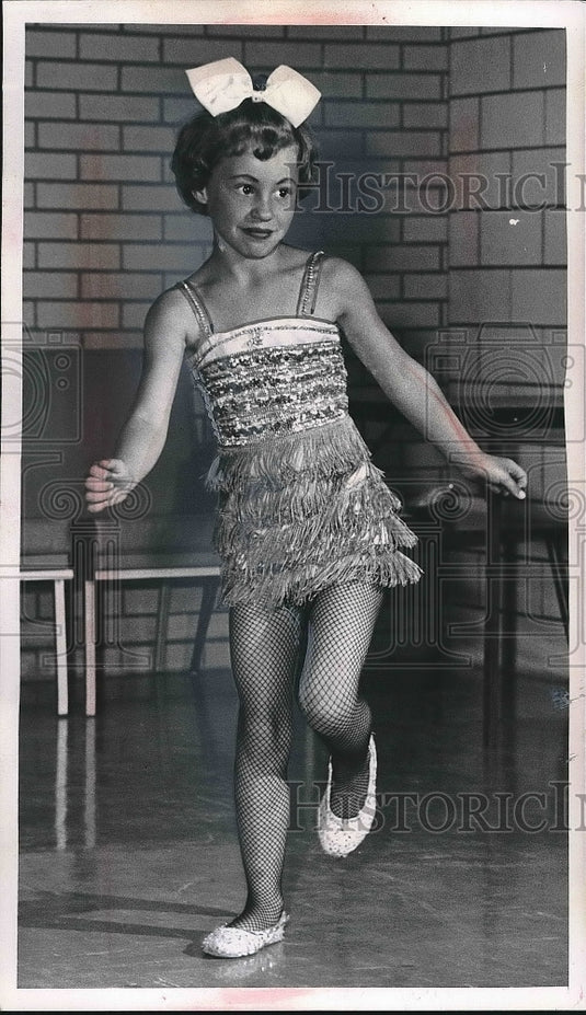 1966 Press Photo Eleanora Volpert of Showagon Troop in Cleveland - nea55524 - Historic Images