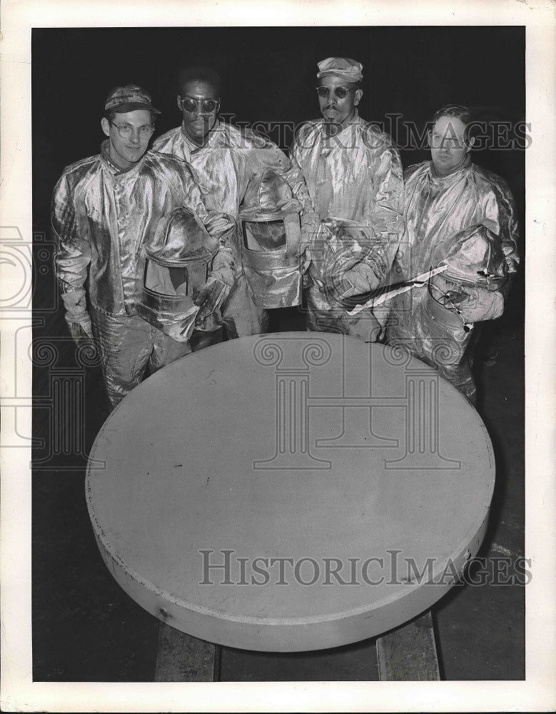 1956 Press Photo Alcoa employees Joe Wonsettle, Willie Linson, Clarence Clarke - Historic Images