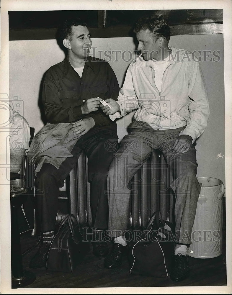 1950 Don Cueni and Ed Serowski at Cleveland Press city desk - Historic Images