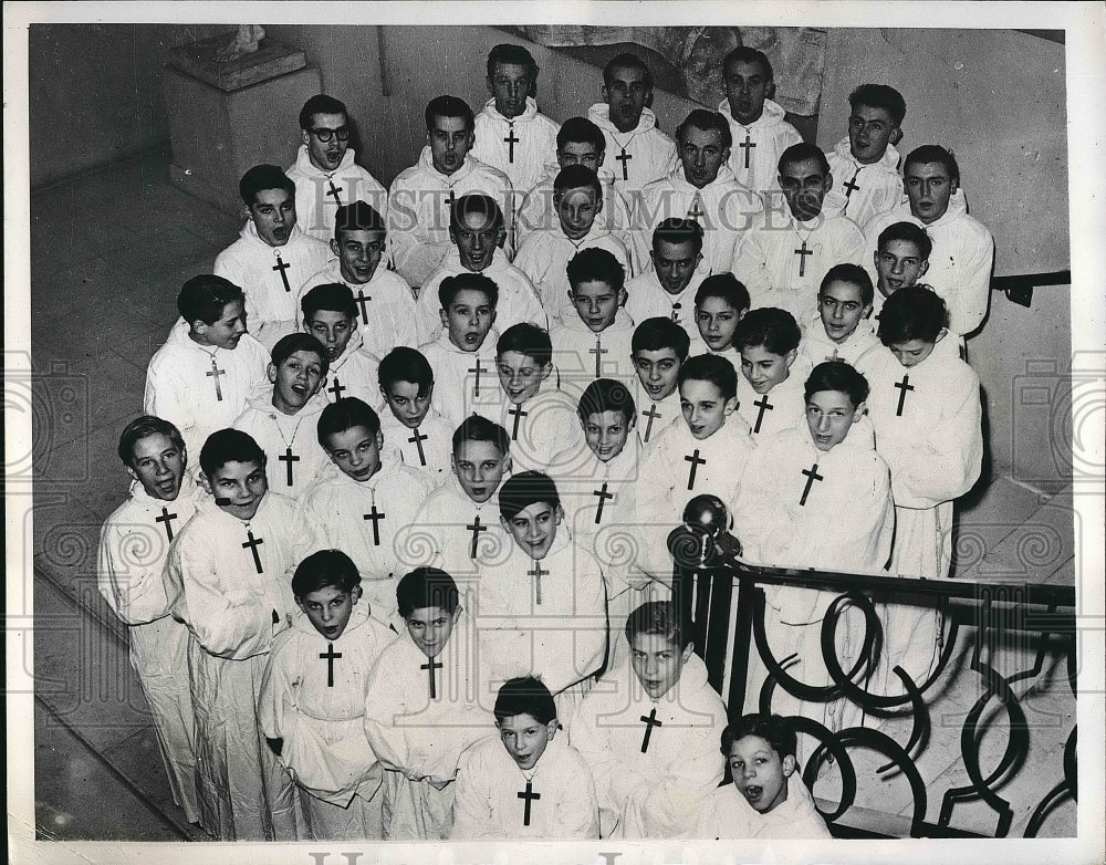 1946 French choirboys practicing in London  - Historic Images