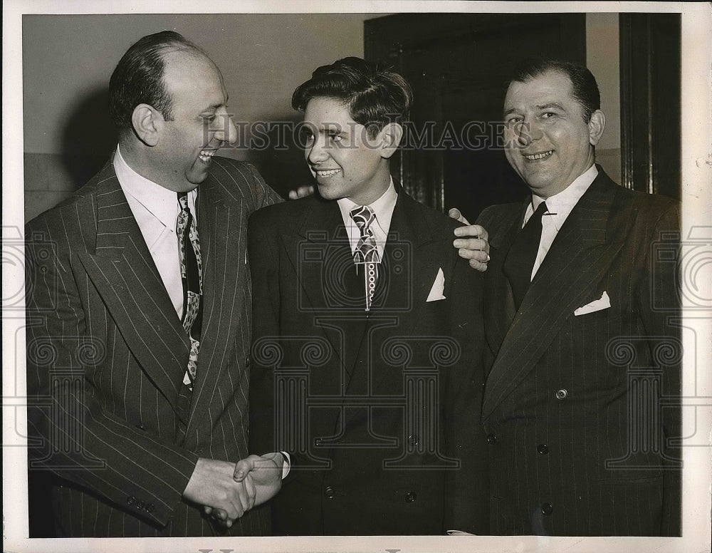 1949 Press Photo Rafael Rocky Villasenor R. Porto Sammiel II - nea55674 - Historic Images