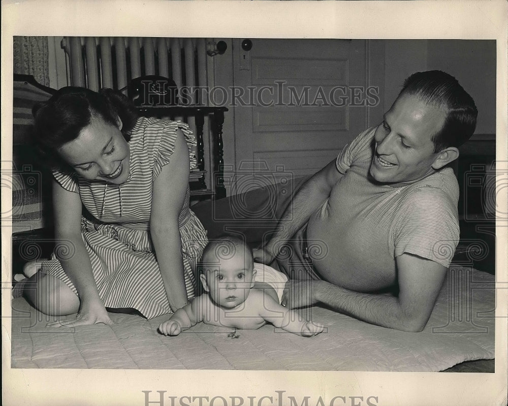1946 Mr. and Mrs. Kenner Centrell and daughter  - Historic Images